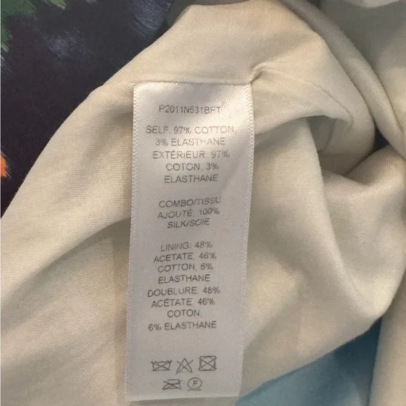 Carolina Herrera White and Black Lining Label Detail - Picture 4 of 6